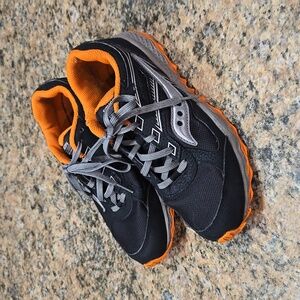 Boys Saucony Cohesion 14 Shoes Size 4